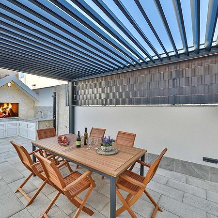 Luxury Apartment Pia With Swimming Pool And Grill Trogir Luaran gambar