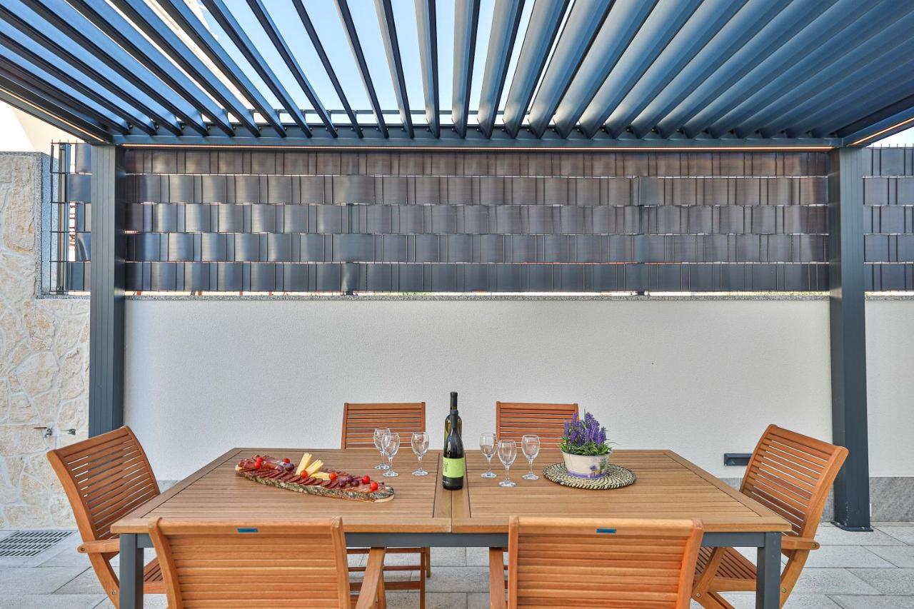 Luxury Apartment Pia With Swimming Pool And Grill Trogir Luaran gambar
