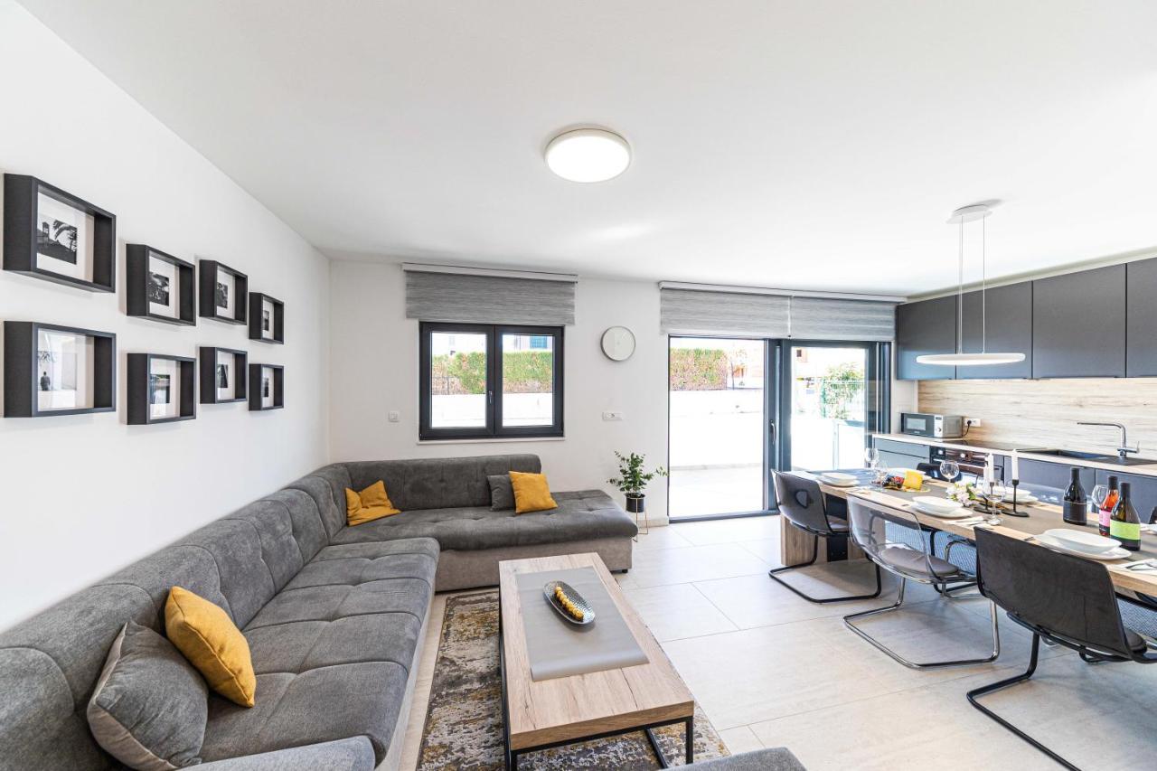 Luxury Apartment Pia With Swimming Pool And Grill Trogir Luaran gambar