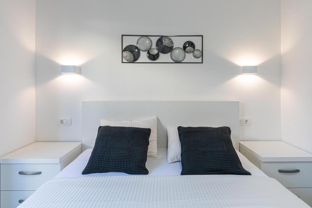 Luxury Apartment Pia With Swimming Pool And Grill Trogir Luaran gambar