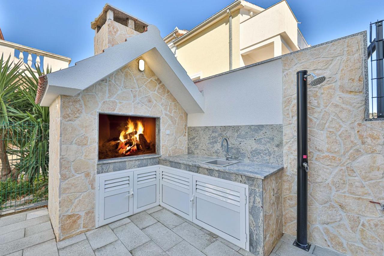 Luxury Apartment Pia With Swimming Pool And Grill Trogir Luaran gambar