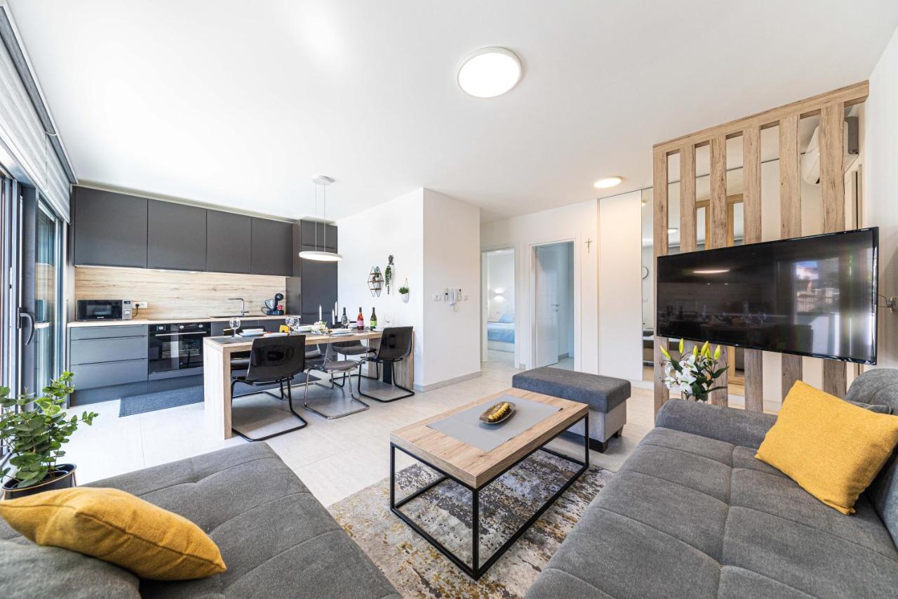 Luxury Apartment Pia With Swimming Pool And Grill Trogir Luaran gambar